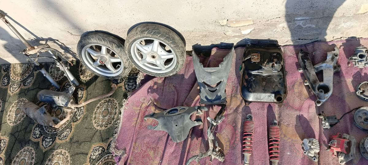 السلام عليكم شباب غراض سكنس نثيه ياباني ابلادي يتوفر جميع مستلزماته
افلاوين +ملف شحن+دبلات اماميه+دبلات خلفيه +زوج اوياله ابلادي رصاصي +كلاجات اماميه يرادلهن خرز وصفاكات يعني يرادلهن شغل  +وكلجات خلفيه البنز مالتهن تعبان يعني نص عمر + طابوكه كامله عدي مكينه +كور بي نقص بس الاقباقه +تانكي بانزين +جوين بانزين + ستان تعليك+ستان صفح مع حساس الاطفاء والتشغيل +سوادات عدي الحاضن صدر والارضيه + كابريترات عدي كلهن حاويه بس متروكات صالهن فتره يعني يرادلهن تنضيف + لشه كامله مال سكنس نثيه 110 للعلم غراض هاي كلهن سكنس 110ياباني صالنصه بلادي +عقل سكنس بلادي +ملاحظه هاي الغراض ترهم سكنس ثعلب وسكنس كوري +وعدي بعد غراض راح تنزل بالمنشور وان شاءالله ماقصر وي اي احد 
.... الاستفسار الاتصال على الرقم /*********** 
مكاني حي اور / سبعقصور وبيكم خير ودللو.
