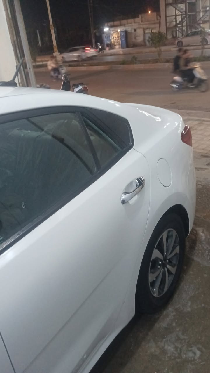 كيه ريو 2023 وارد امريكي
ضربته بالوجه
مواصفات 
بصمه
 تحكم استيرن
محرك 1600
حساسات
تبريد ثلج
بعد مواصفات هواي 
السعر 112 وبيه مجال 
رقم الهاتف ‏‪0785 595 5733‬‏
