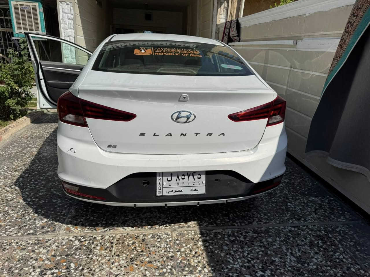 السلام عليكم 
الانترا 2019 
مكينه 2000 دوش 
كير اي تي المرغوب 
الون ابيض صدفي 
حادثه كلش حلو نص جاملغ خلفي وراجع نفسه 
السعر 133 $ وبيه مجال بسيط 
مكلف بالنشر 
رقم صاحب السياره ***********
