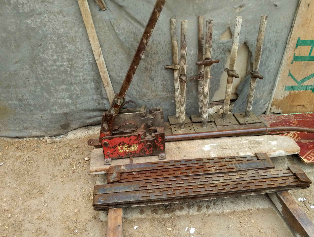 مكص حديد تسليح العدد 2 للبيع 

العنوان حله شارع 80 قرب مطعم ثابت 

الهاتف *********** - ***********
