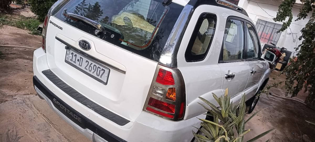 سبورتج 2010 خليجي فول مواصفات شاشة كامرة وشاشات بالكشنات وفتحة وحساس خلفي محرك 2000 مكفول من التنقيص والبخار وكير مكفول تبريد ثلج وتدفئة نار ضرر جامرلغ وبنيد البنيد امبدل نفس الون وصفحة السايق رش بدون معجون للجمالية
ماشية 178 كيلومتر 
 السعر 103 مكاني ديالى خان بني سعد 
***********
