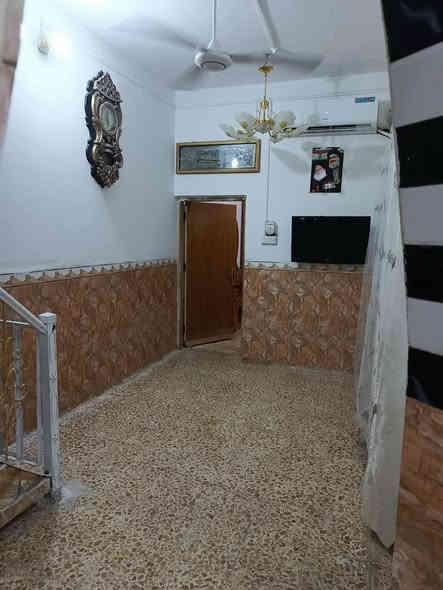 بيت للبيع 100 m قاطين حي الحسين الجديد فنانين يم مدرسه نسيم ميسان 
طابو مصرف طولاني بي أربع غرف 3 فوك 
وحده جوه ومطبخ وصاله ومنور كوله سقف ثانوي البيت عكاده البيت كله كاشي درجه أولى وسيراميك جدران السعر 80 وبي مجال ***********
