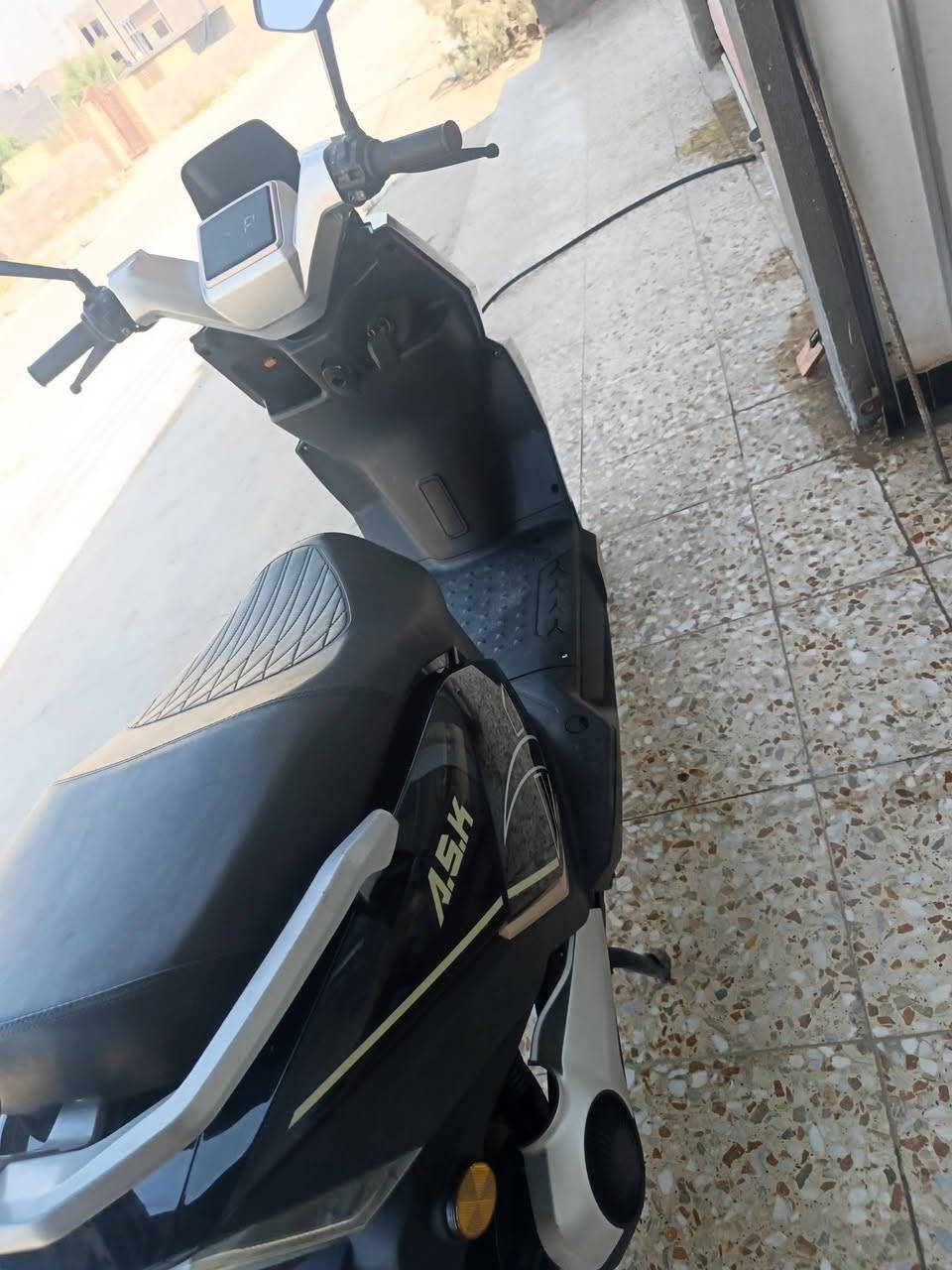 السـلام عـليكـم....  ***********
دراجـة شحـن للبيـع استخـدام اقـل الشهـرين بطـاريات فــوول عَ الفحـص نـظام 3 سـرع دراجـة جديده بعـدها الـسعر 850 وبيـها مجـال للـشراي .. العنـوان بغـداد
