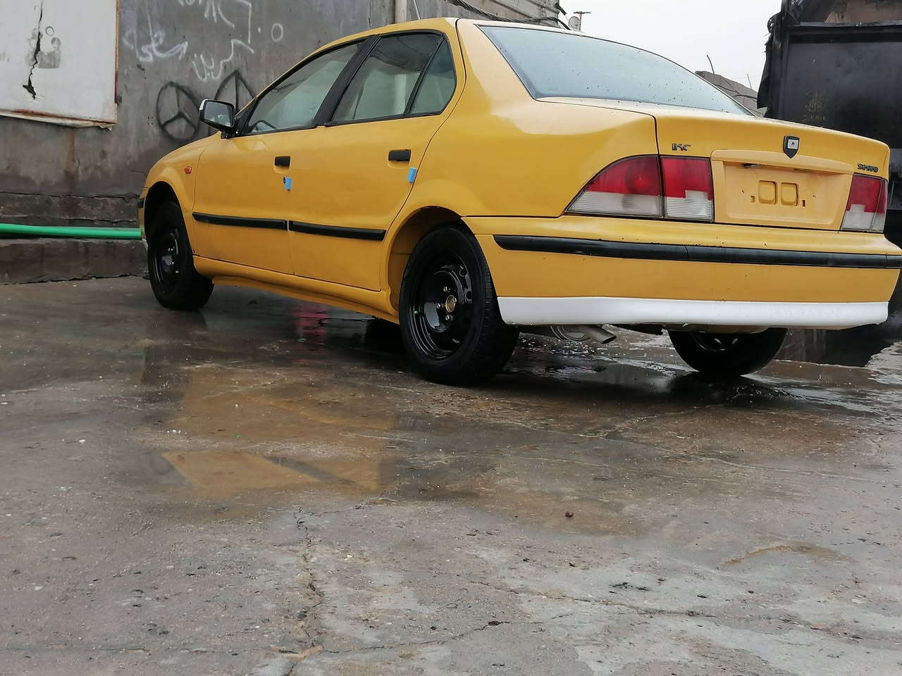 ***********السلام عليكم سياره سمند ٢٠١١ مصفره هيئة وغرامات بأسمي تستلم رقم يوم الثنين جاهزه كير مكينه تبخير قليل اصلن مامبين  تبريد حداده تخم تاير كله جاهز
