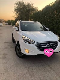 توسان.2015 خليجي مكفوله عده شغلات بسيطه محرك 2000 رقم بغداد بسمي السيا...