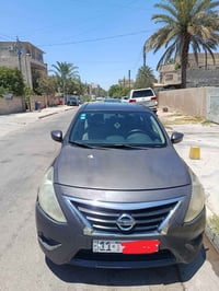 نيسان فيرسا  موديل 2015 نظيفه حادث بنيد وجاملغ الأيمن  مكينة والكير مك...