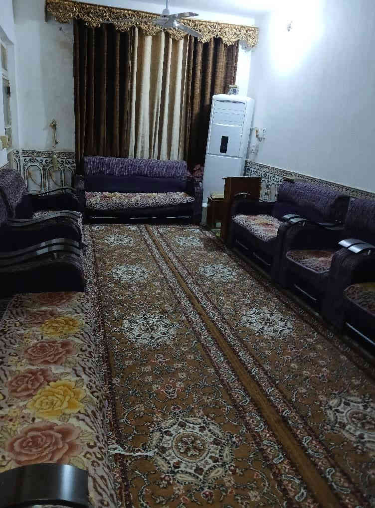 دار للبيع حي الوحدة الثانيه قرب روضة البيارق المساحه ١٧٠ الواجهه ٨ ونص نزال ٢٠  طابو صرف بأسمي  بناء طابقين ٢٠١٨
مرتفع متر عن الشارع بناء عكاده
الطابق الاول
غرفة نوم استقبال  صاله مطبخ حمام منور عدد٢ كما موضح في الصور
الطابق الثاني
غرفتين نوم  وصاله وصحيات  بالاضافه إلى سطحين كبير وصغير
للاستفسار  موبايل ***********
