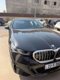 … BMW 520 فول مواصفات عدا الفتحه يعني قماره حديد السياره وارد الماني ك...
