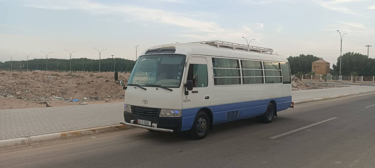 سلام عليكم كوستر 2004  السياره مكينه كير تبريد تخم تاير حداده كله جديد البدي بي رشات صبغ بالازرك السعر ب 185 وبيها مجال سنويه لل 26 مكاني البصره القبله***********
