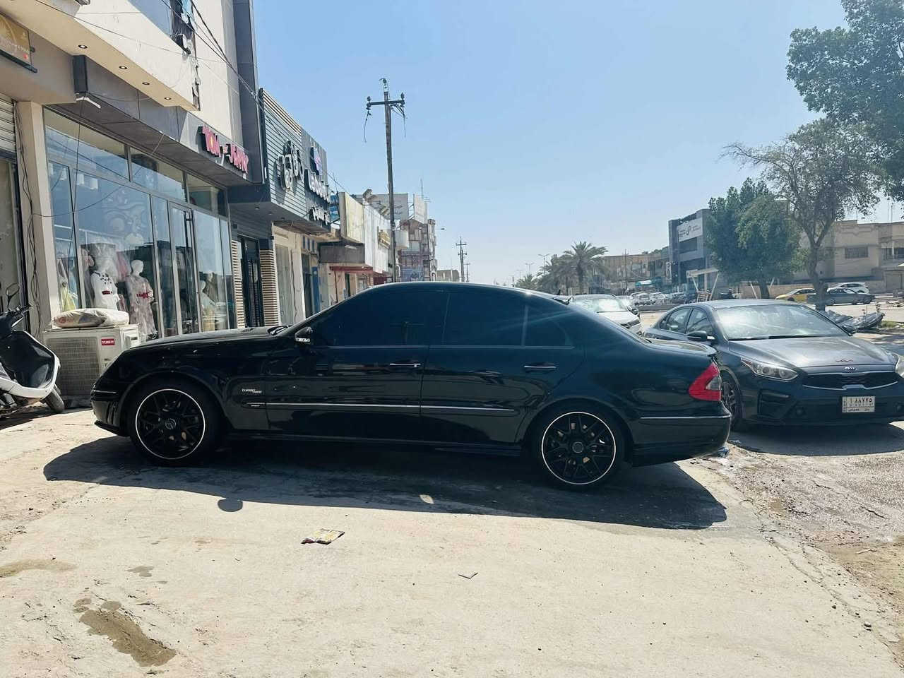 E350 خليجيه 2008
السياره عليها كت دعاميات او دوس amg

غرفه لون قرميدي amg 

بكلايتات لد 

حلوك amg

دركه ام الشفتات amg 

شاشه اندرويد اخر اصدار

ويل كب حجم 18 amg 

تايرات برجستون امامي خلفي

اناره محيطيه 

لحيه اماميه كاربون فايبر amg

مواصفات السياره 

1-بنوراما

2-كشنات جلد كهرباء خزن 

3-بردات خلفيه كهرباء

4-حساس امامي خلفي

5-بصمه 

6- تبريد قطعتين 

7-كامره 

8-لايت زنون عالي ناصي 

9-السياره اكسل مو فورمتك 

10- المري كهرباء او قلاب 

السياره مكفوله بدون قطره صبغ 

بيها جاملغ اوباب مبدلات نفس اللون وكاله 

والقديمات موجودات اثر شخط 

السياره كير محرك حداديه كهرئيات كولهن بشرط الفحص 

حبايب السياره مصروف عليها هواي او مااعتقد اكوً وحده هيج مصروف عليها 

السياره برغىً ماناقصها 

عليها ادامه كامله من بلكات بخاخات مجاول 

تجي تفحص وين متريد اويبقى النظيف غالي 

سعر السياره 170ورقه او بيها مجال 

مكاني حله 

***********
