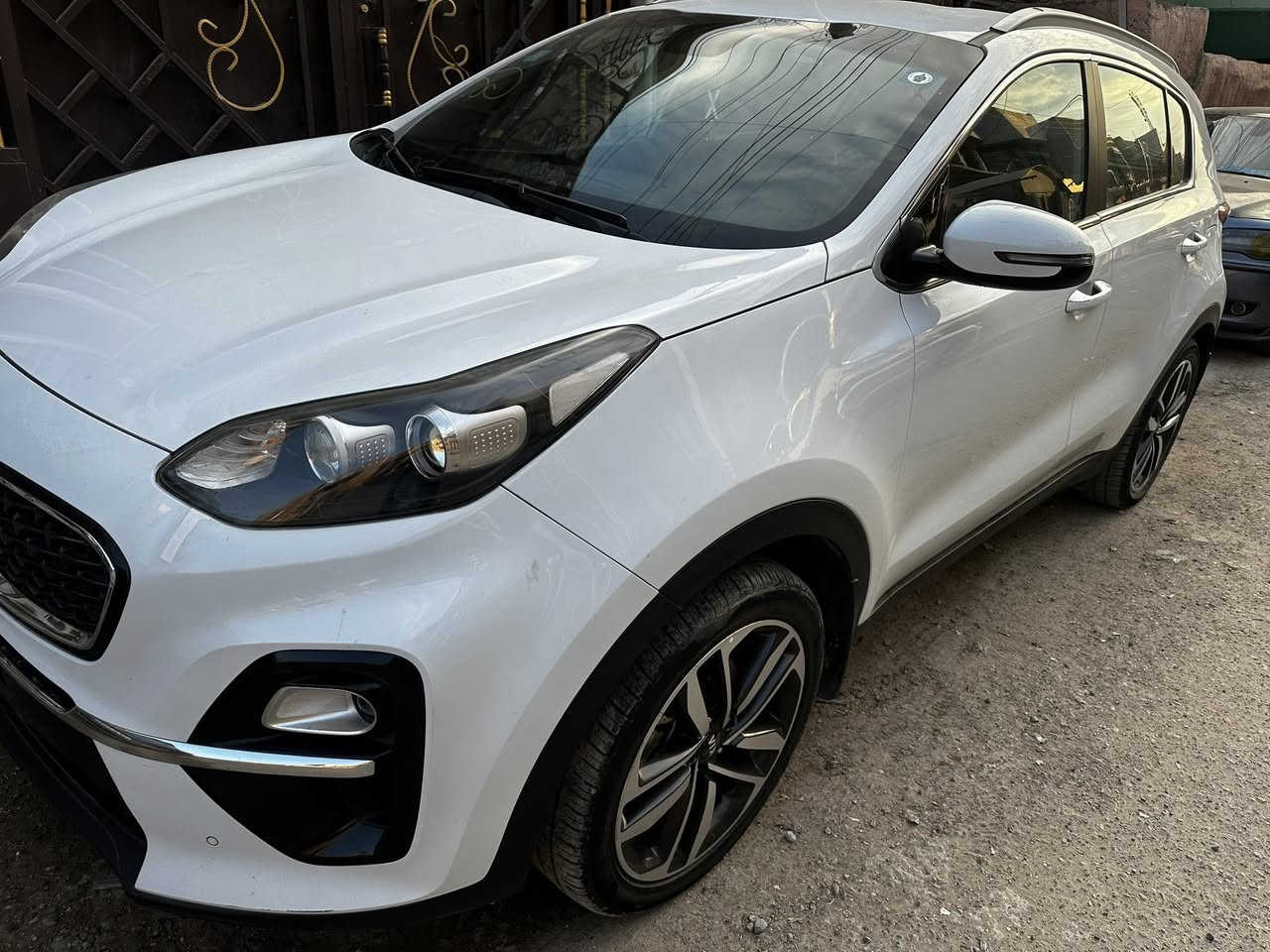 السلام عليكم
للبيع كيا سبورتج خليجي موديل 2019 رقم بغداد الجديد
هزة جديدة  وسنوية  (2030)
مواصفات اعتيادية / محرك 2000 / داخل بيجي / تبريد قطعتين / مري شفط / شاشة اندرويد / حساسات امامي خلفي / ماشية 93 الف
كير ومحرك مكفولات ما مفتوح برغي بيها ملاحظات بسيطة مبينه بالسونار المرفق بالمنشور .
السعر 195وبيها مجال 
للاستفسار الاتصال على الرقم ***********
مكان السيارة بغداد الشعب
