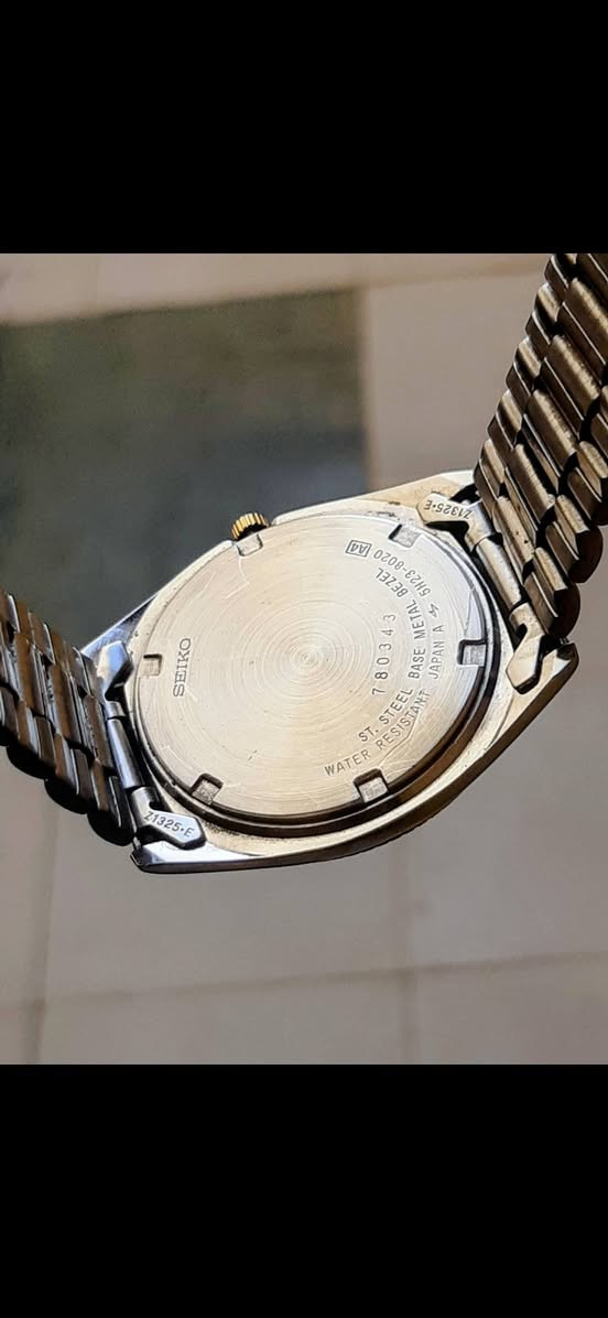 تحية طيبة .
#Seiko_SQ_Quartz_two_tone_(president) . Vintage .
1980 - 1990 .
#سيكو 
تو تون فينتج إنتاج ياباني قديم الثمانينات 
موديل برزدنت .
الساعة دي ديت قطر 36mm ملم
نظافة ممتازة جدا .
#السعر٥٥الف  .


**إذا كنت صاحب هذا الإعلان وتريد حذفه لأي سبب، رجاءا أرسل رسالة إلى الدعم الفني**