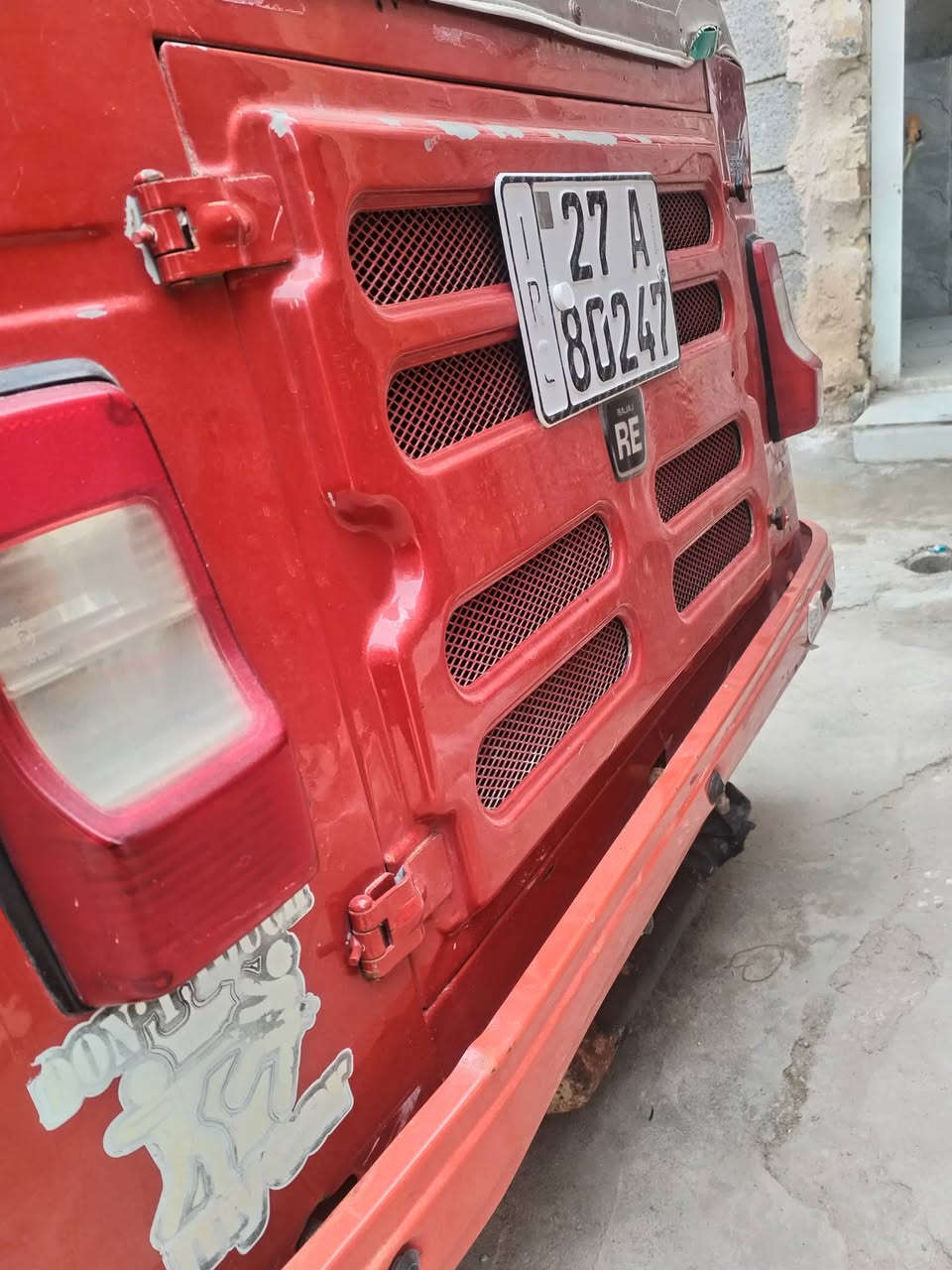 سلام عليكم تكتك للبيع موديل 20 رقم وسنويه  كفاله عامه بيها بس لقد تكتك بلاديه سعر 6 وبيها مجال خاص مقلق اتصال ***********
