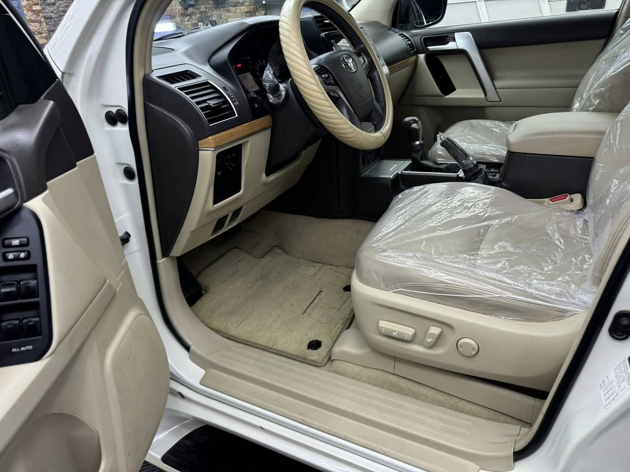 السلام عليكم 
للبيع فقط وكال ساز🟥
تويوتا برادو 2020 
ماشيه67 الف حقيقي
رقم بغداد  5 ارقام 
سنويه وهزه ورقم جديد‎
فئهT-X-S
ثلاجه وسطيه
مانع ترحلقً
تحكم استيرن
حساس تاير
جام اوتو
دخول ذكي 
كامره خلفي حساسً  
مري شفط
شاحن واير لس
ثلاجه وسطيه

فور ويل4*4
تشغيل عن بعد
دبل سويجً
تخم تاير دنلوب جديد
باتري جديد
زراك لايت
كروس سرعه
فتحه سقف
نظام ايكو مال بانزين
تبريد منفصل
لايت دبل عدسه زنون بلادي
دبل تانكي
شاشه اندرويدً ابل كار اصل مال vx
سبير تعليك
كشنات جلد كهرباء
تبريد 3 قطع دبل
مكينه4000 
نظافه السياره 100‎%‎
السياره جاهزه من كل النواحي
العنوان بغداد 
للاتصال 
***********
السعر اتصل وتدلل
