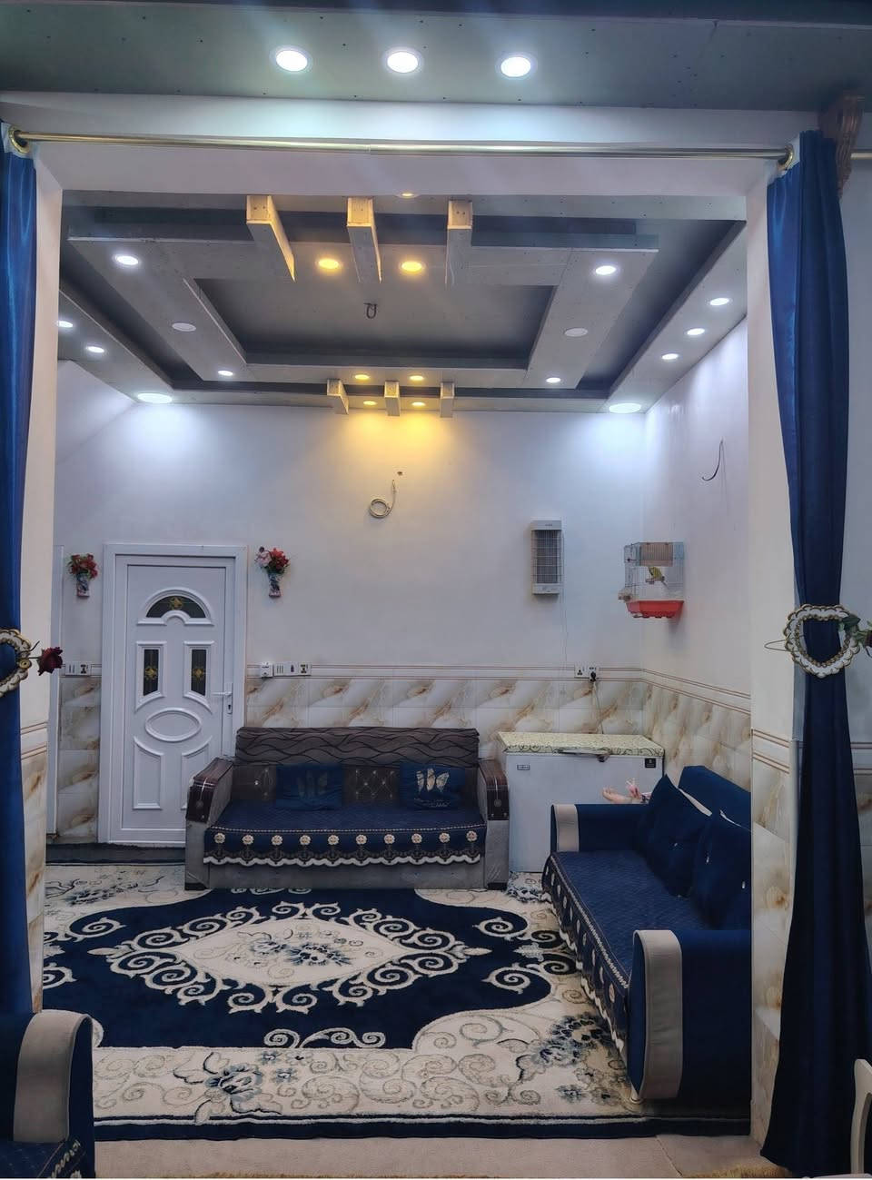 بيت للبيع 80م طابق واحد بناء طابوق  سند 25 خلف مستشفى ابو مهدي المهندس ومدينه العاب ضوء القمر وقريب كلش على حولي ابو مهدي المهندس  ١٠٠ متركافه الخدمات كهرباء ماء مجاري تبليط للاستفسار ***********.
