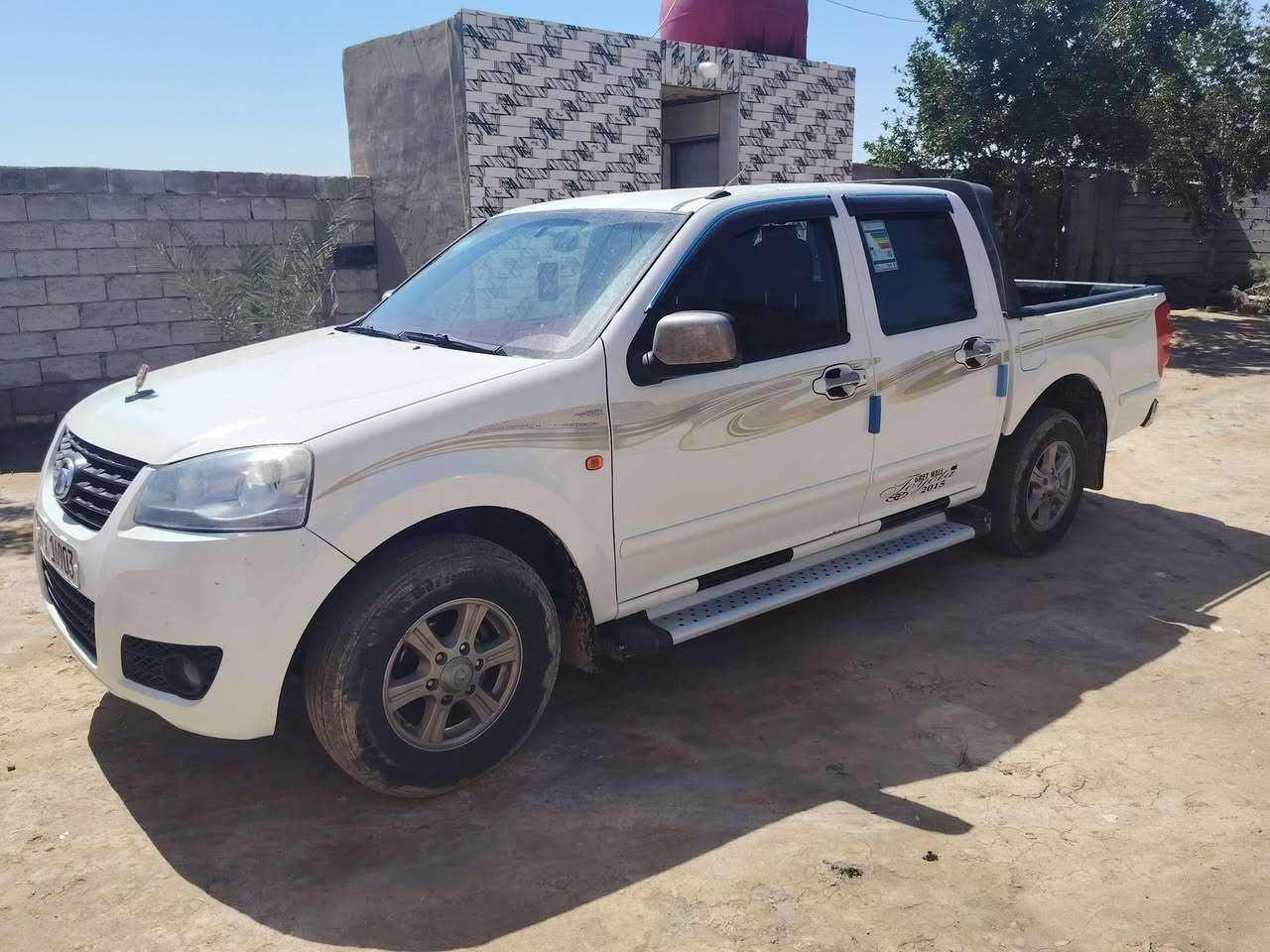 السلام عليكم  سياره كريت ويل للبيع موديل 2015مكفوله كفاله عامه  رقم مثنى انكليزي بسمي سياره جاهزه من كلشي مفروشه مدوشمه حداديه تخم تاير كرهبايت سياره جديده كلش مكان ال سياره الديوانيه قضاء الحمزه الشرقي رقم الهاتف الشراي ينتصل 
***********
