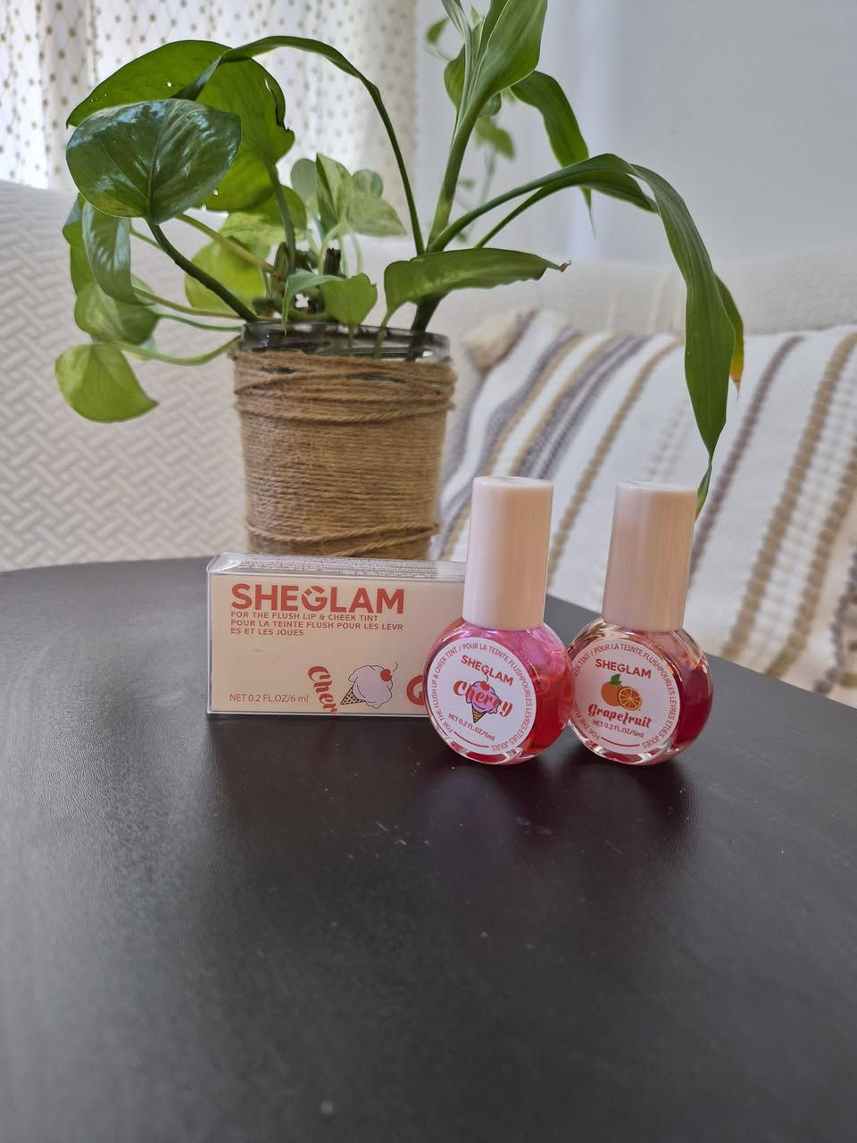 عززي جمالكِ بلمسة منعشة.. 🍒🍊
​وصل تينت SHEGLAM (Lip & Cheek Tint) للشفاه والخدود! المنتج اللي يجمع بين الألوان الحيوية وبين المظهر الطبيعي الخفيف اللي يخلي بشرتكِ تبين مشرقة وصحية.
​✅ ليش راح تعشقيه؟
​متعدد الاستخدام: تستخدميه للشفاه ليعطي لوناً ثابتاً، وللخدود ليعطيكِ توريداً طبيعياً.
​قوام خفيف: يمتزج مع البشرة بسهولة ولا يترك أي ملمس ثقيل.
​ثبات عالي: ألوان تدوم معكِ لساعات طويلة.
​تصميم كيوت: شكل العبوة يجنن ويضيف لمسة لطيفة لشنطتكِ.
​💰 السعر:
​القطعة الواحدة: 1,000 دينار فقط.
​
​🚗 التوصيل متوفر داخل بسماية.
الكمية محدودة، اختاري لونكِ المفضل (Cherry أو Grapefruit) وراسليني على الخاص للحجز! 💌


**إذا كنت صاحب هذا الإعلان وتريد حذفه لأي سبب، رجاءا أرسل رسالة إلى الدعم الفني**