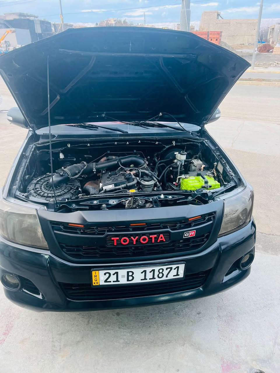 تویتا مەرزیە 2013 دەبل اکسل سەید نەهرو سەیارەکە بی بۆیاخ بی سارد سە نەوی رەقەم هەزە تازەیە تا 2030 بەناوخومانە وەکالە پەنجە مور بەشەرت گیرو مە کینەو اکسل و دەبل اکسلی بە شەرت نە کراوەتەوە بورخی لە گیانی بانەدراوە سەیارەکە هە موو گیانی شەریکە یە زور توندوو تولە تەقەو وەرەقە بشکینە جوارتایەیی و ویلی بیلادی لە ژیرایە  تکایە نا مە مە نیرە ژمارەی خاوەنی 
***********
*********** كويسينجاك, أربيل
