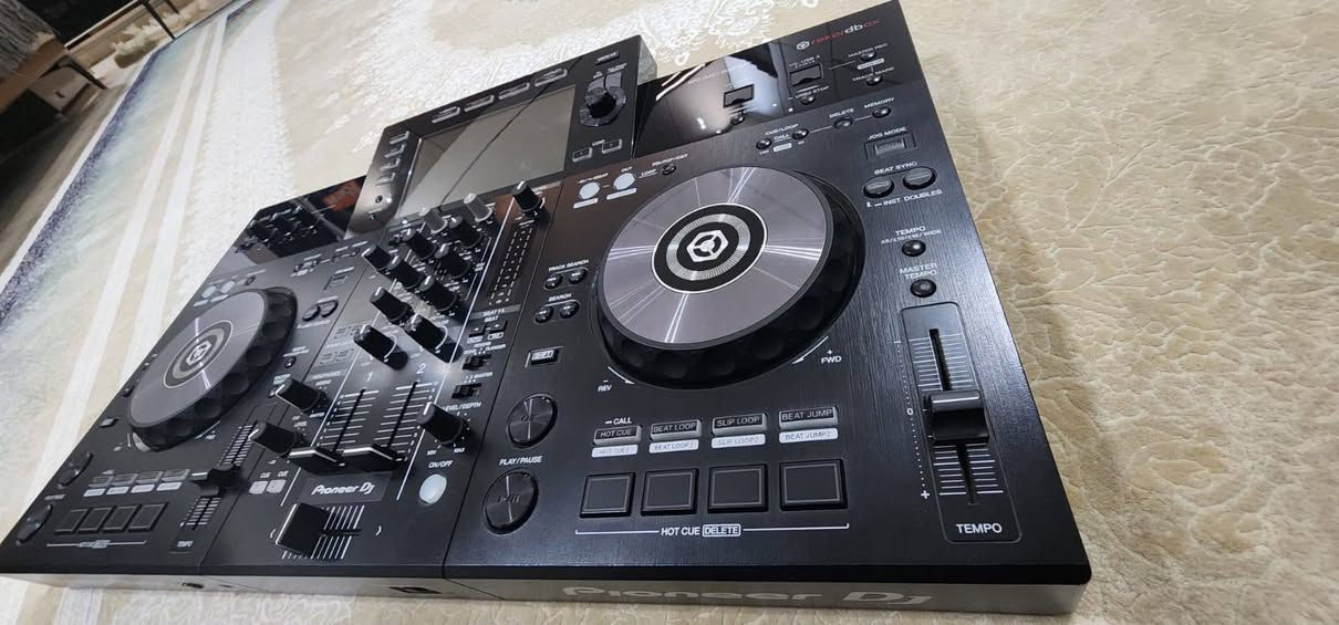 مرحبا حبايب سكراش XDJ_RR
للبيع نظافته فول كلش  نستعمل استعمال قليل وبيه مجال بسيط 
سعره 1350 دولار للاستفسار واتساب أو الاتصال ***********
