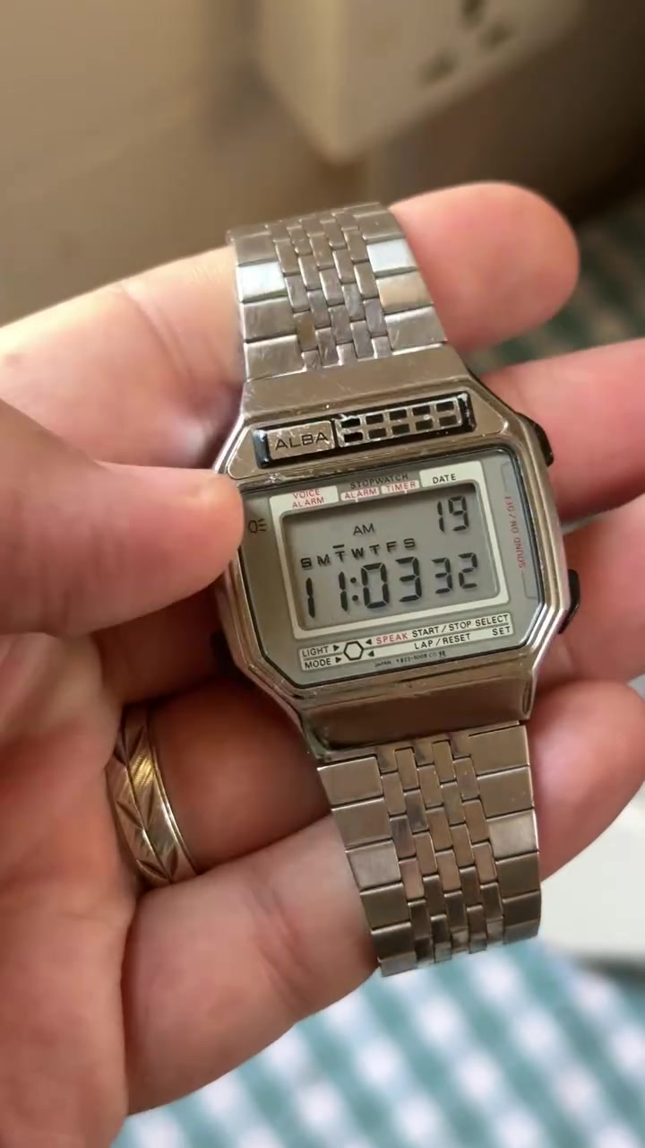 ساعه ماركة البا ياباني اصلي فنتج

انتاج سبعينات ساعه ناطقه 

Vintage Seiko Alba Digital Watch - Speaking Watch - Y823-5000 - Rare Retro Japan

سير يلبس ايد ناعمه وسط

سعرها 80 الف


**إذا كنت صاحب هذا الإعلان وتريد حذفه لأي سبب، رجاءا أرسل رسالة إلى الدعم الفني**