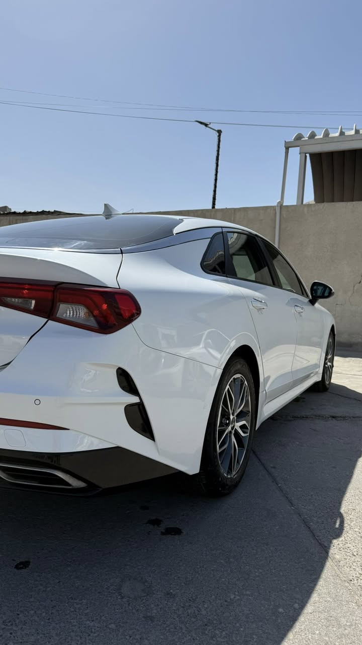 السلام عليكم للبيع كيا كي فايف 2022 وارد كوري رقم بصره تحويل ثاني يوم سنويه 2029 سياره جديده بمعنه الكلمه ماشيه 90 ألف كيلو متر مكينه 2000 خط واحد بلاد بانزين سياره بيها 3 قطع صبغ (الوارد كوري ما ينكفل من الصبغ) وبيها دحجه خفيفه بالجاملع الأمامي لايت لد بلادي ولد نهاري شاشه كاربلاي وكامره خلفيه دواره كشنات جلد تدفئه ستيرن تدفئه شفتات بالستيرن تبريد لمس تحديد مسار انضمه قياده سايد بريك بصمه اوتو ستوب اوتو هولد بصمه تشغيل عن بعد نقط عمياء رادارات توقف ذاتي السياره بيها مواصفات خير من الله ما ينعدن مكينه وكير شرط الفحص تبريد ثلج حداديه 100% كهربائيات كلها كامله السياره بالجيس شرط السعر 168 وبيها مجال قليل وهذا رقمي *********** مكاني البصره
