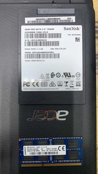 رام ٨ جيجا DDR3 • SSD ٢٥٦ جيجا • بدون بطارية