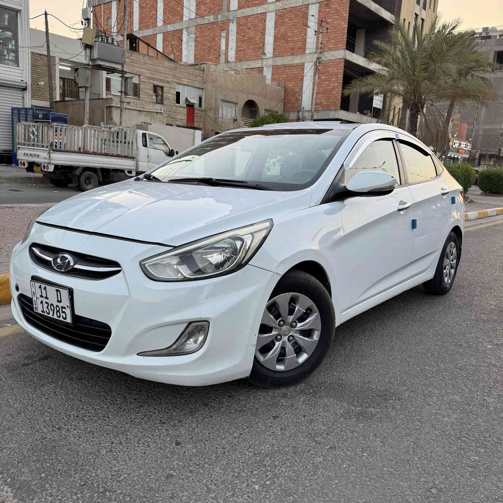 اكسنت 15 خليجي
فول مواصفات فتحة اشاير بلمري 
ماشية 108 
السيارة نضيفة على ايدي من البيت للشغل 
تبريد ثلج 
***********   
سونارها موجود ورا السونار طخه خفيفه صورتها موجودة بلجاملغ الخلفي بارد 
السعر 110 مجالها بسيط 
مكان السيارة اليرموك اربع شوارع
