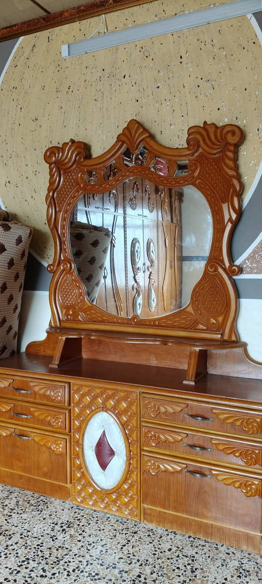 للبيع غرفة نوم ملحق 6 ابواب . السعر مليون قفل مستعمله قليل جداً مكاني ناحية زمار.
*********** شغال واتساب وشغال اتصال .
