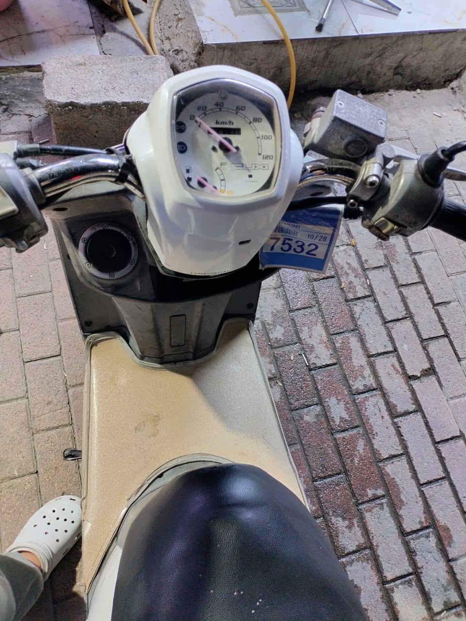 ماكس بوليس جديده فول نضافه مكينه مكفوله ما مطخوخه كهربائيات كلها شغاله عداد سرعه بانزين شغال جيب فيتر وتعال سعر 800 رقمي ***********
