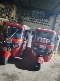 تكاتك للبيع 21 و 22 مكان بغداد رقم 07722728834