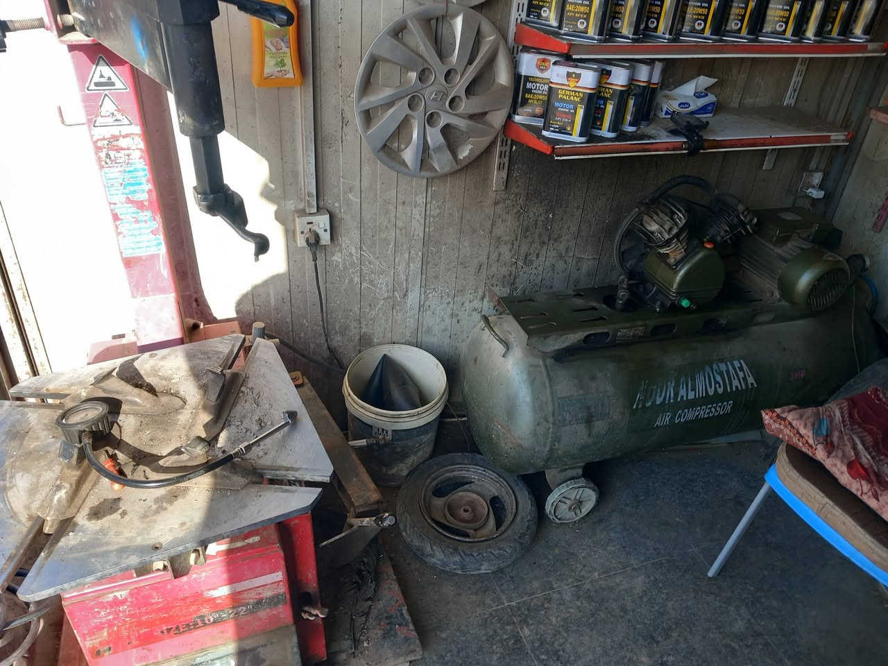 محل للبيع وهو وغراضه يعني حتى الكشك محل بنجر 
للإستفسار اتصل ***********
حي اور شارع الصفاء شارع السايدين
