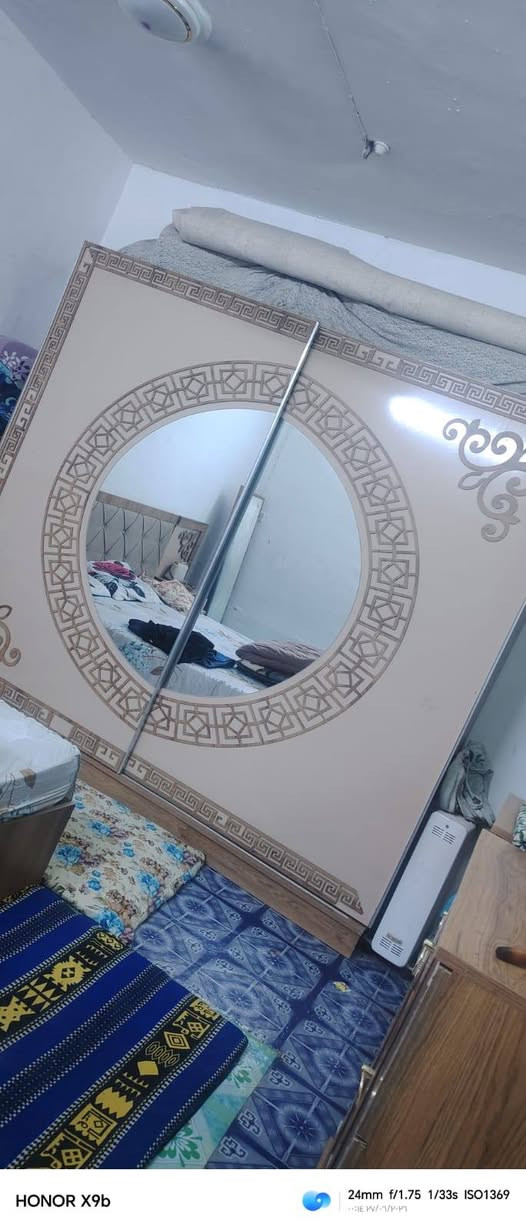 غرفه النوع تركي نضافه واضحه بصور مكانها جرف النداف  بسمايه سعر 300 بيها مجال 7قطع الرقم ***********
