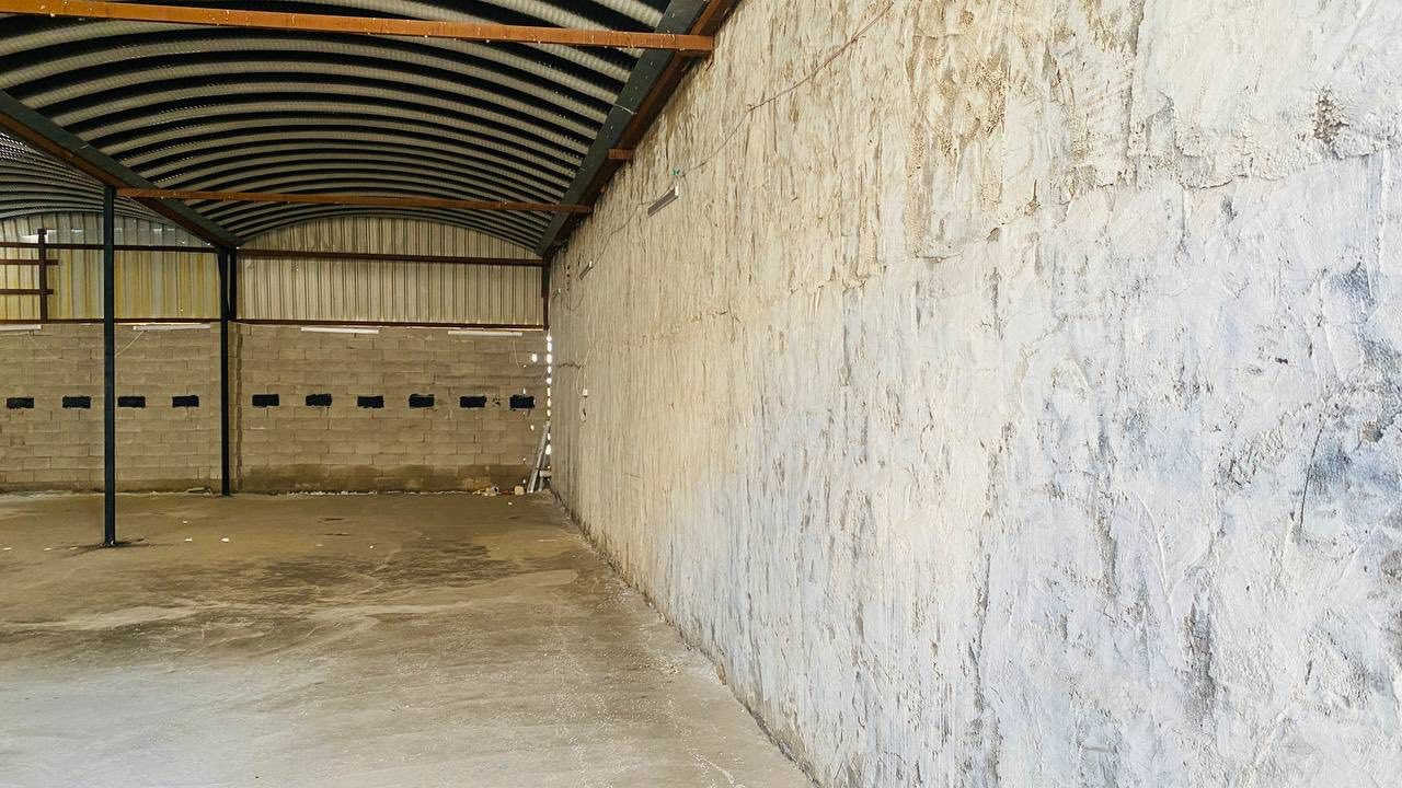 السلام عليكم
مخزن للايجار المساحة ٢٠٠ متر مربع  العنوان حي دجلة خلف ماركت لارين للاستفسار الاتصال على الارقام *********** ***********
