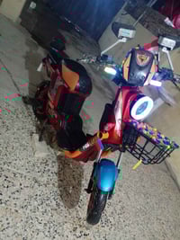 دراجه شحن للبيع الموديل 2025 5بطاريات فول نظافه السعر 400 وبيها مجال ا...