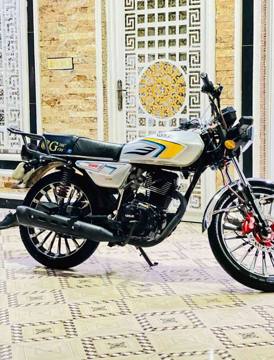 دراجه سيفان محرك 200 للبيع موديل 25 اوراق وصولي كبل ترقم دراجه نضافه فول و بصمتين  ما بيع اي نقص تجي وشوف بعينك السعر مليون و 150 وبيه مجال قليل 
العنوان الناصريه مركز     ***********#
