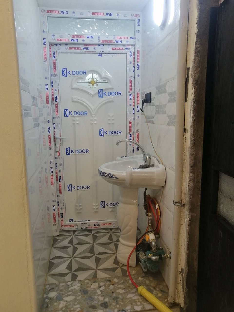 للبيع 🏤
الموقع حي الانتصار شارع 30 قرب أسواق حسام
الدار متكون من غرفتين نوم وهول واستقبال ومطبخ مشتملات بيتونه
سند طابو الزهور شرط التحويل
بناء 2025
السعر 68 مجال قليل
للاستفسار الاتصال على الأرقام التاليه *********** بي واتساب
***********
