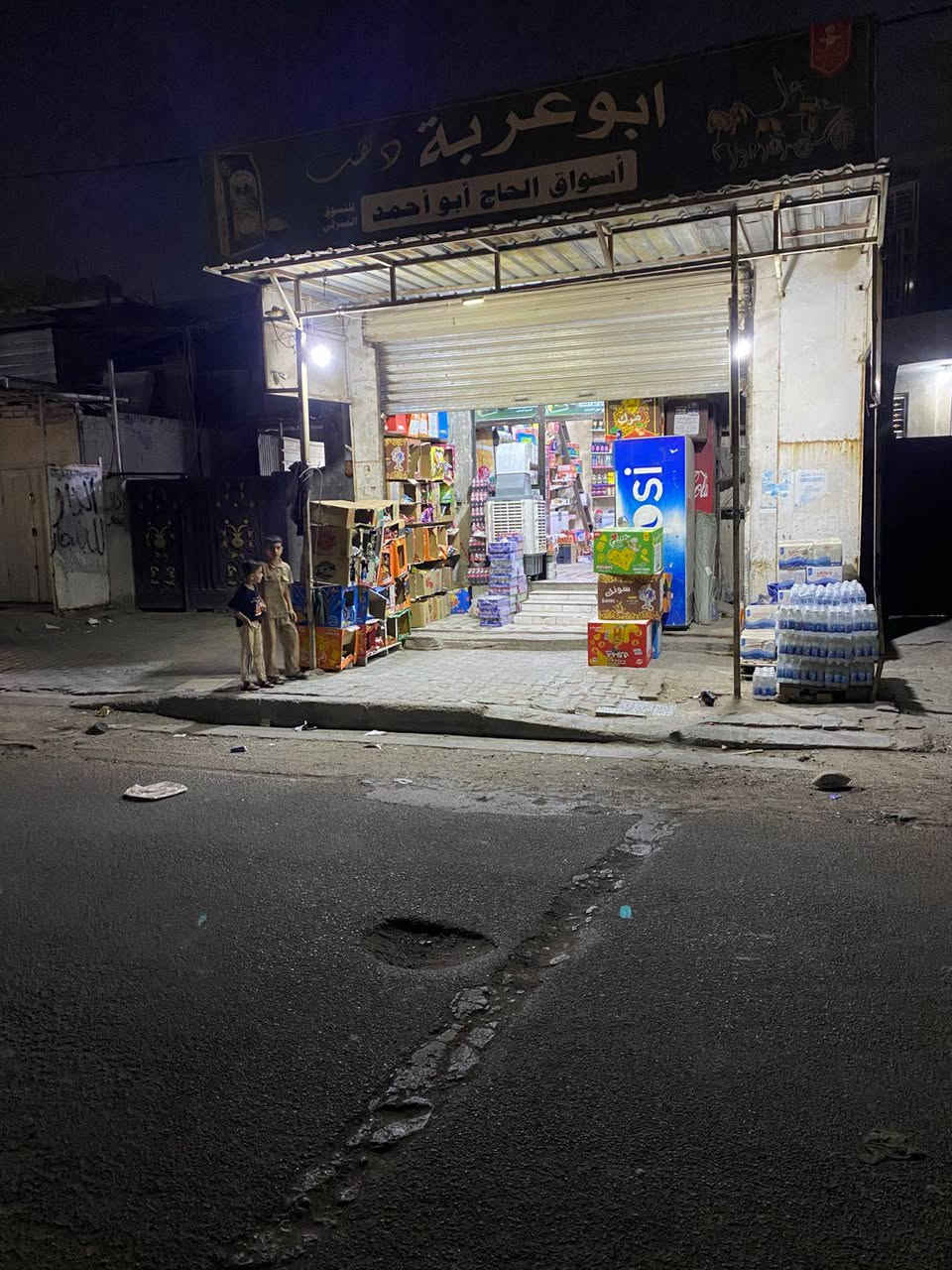 أسواق للبيع شارع الاصفر جاهزه خير من الله دخل قوي الشراي يتصل مو تعليقات ايجار 200 وبيه مخزن فوك المحل 
***********
