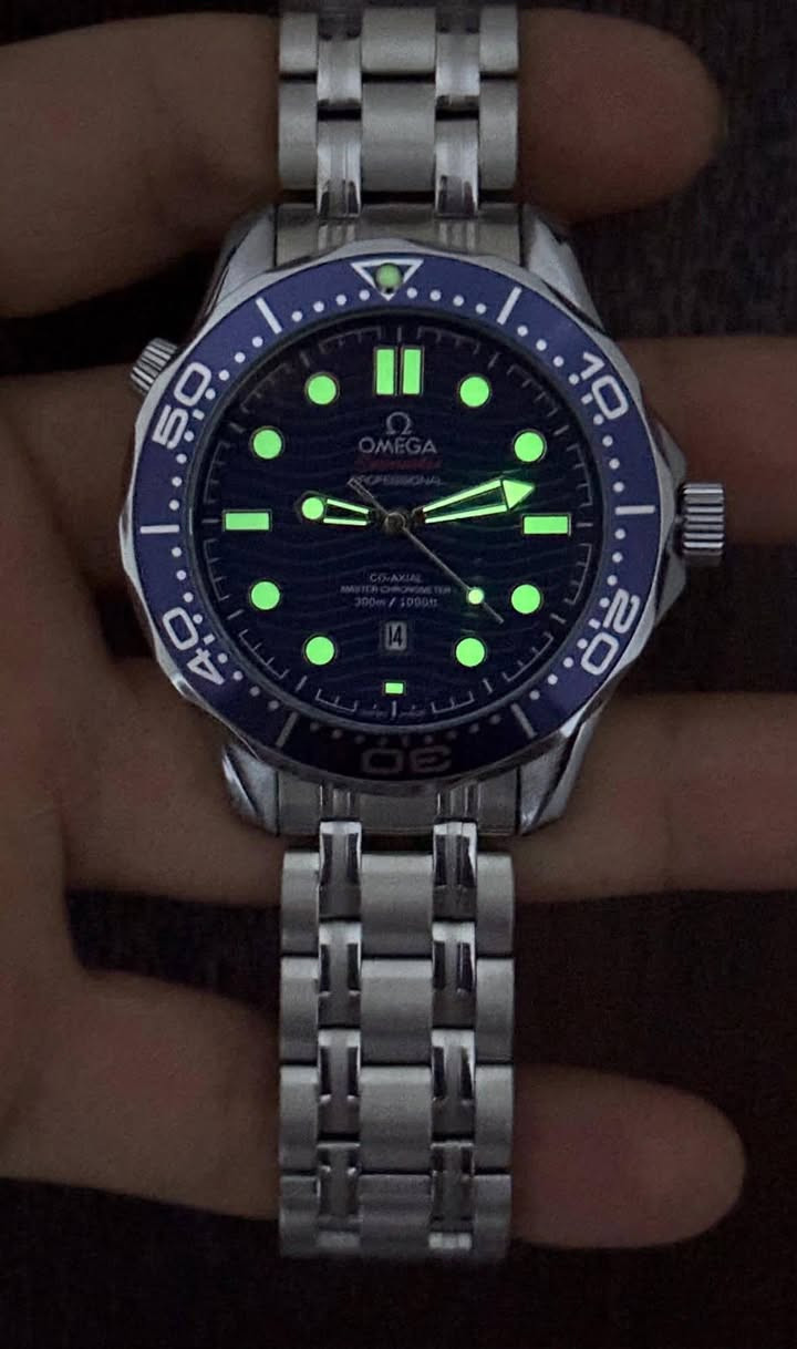 اوميگا مال بالة وزنها ثقيل ستيل موديل الفينات ضد الماء
تشتغل على الباتري
غير مستخدمة نظافتها ١٠٠٪؜ جديدة مع علبتها
قطر الساعة ٤٥ والاطار دوار
السعر  60الف مع توصيل


**إذا كنت صاحب هذا الإعلان وتريد حذفه لأي سبب، رجاءا أرسل رسالة إلى الدعم الفني**