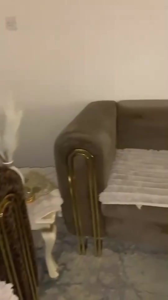 سلام عليكم عندي تخم للبيع بعده جديد تفصال  تقيل ٧مقاعد للستفسار خاص او عل واتساب *********** مكان موصل حي الفلاح الثانيه

