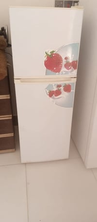 ثلاجة • نضيفه • استخدام قليل