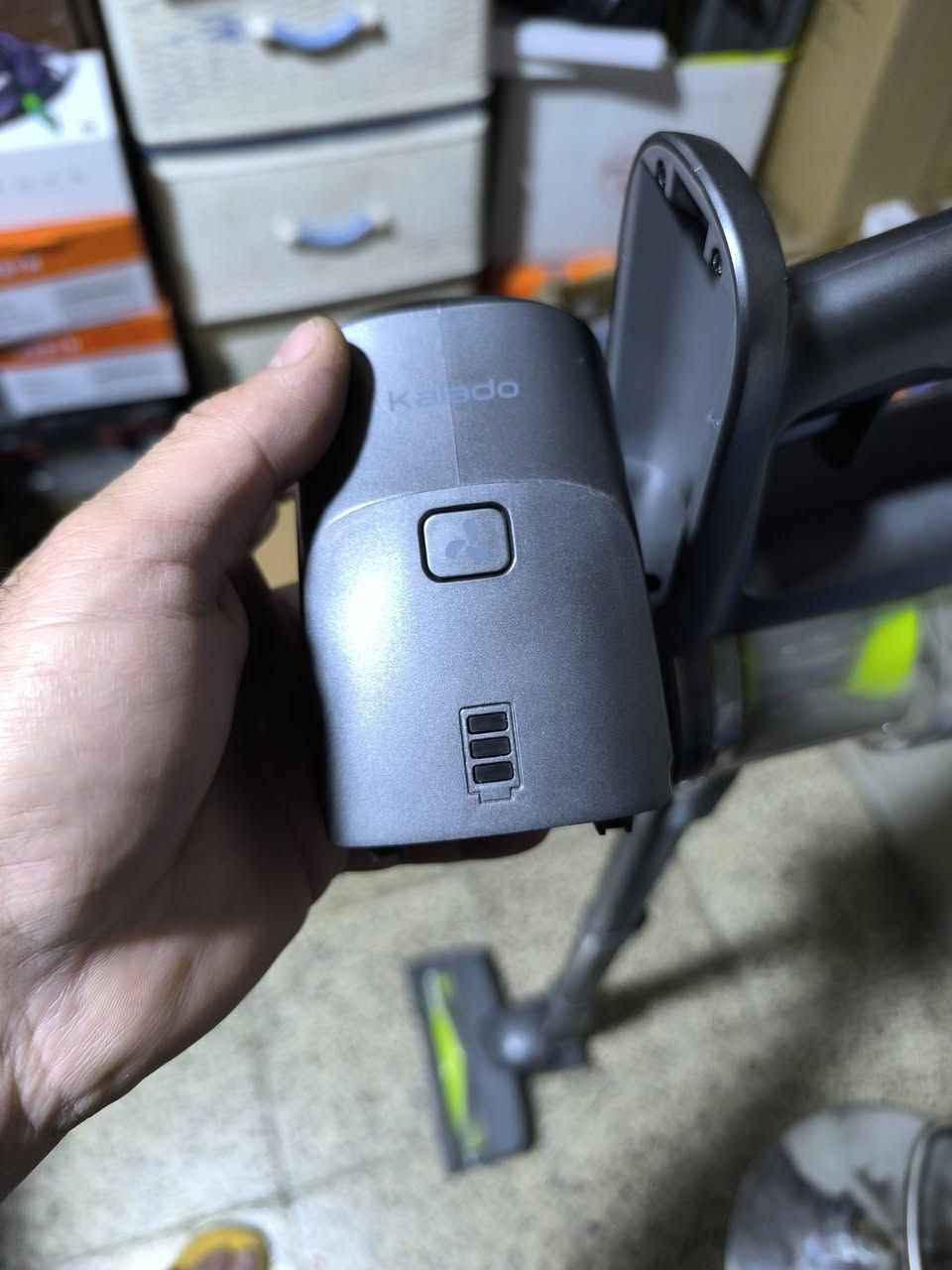 مكنسة شحن ماركة Kalado مستخدمه نظيفة جاية بدون ملحقات فقط شاحنة وياها .... تواصل خاص او واتساب ***********
