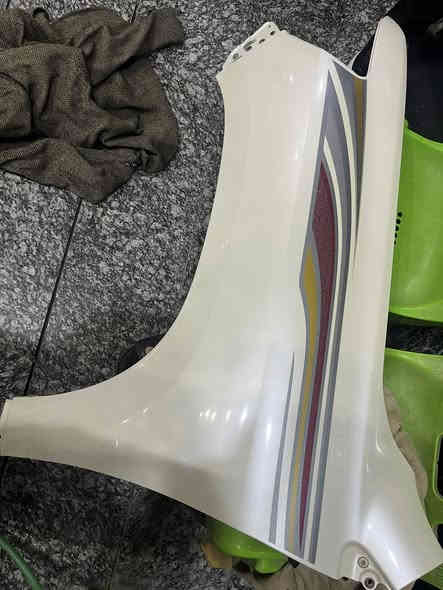 السلام عليكم للبيع جاملغ وباب لاندكروز بدون صبغ تكحيله بسيطه بالباب من جوه متبين للاستفسار ***********
