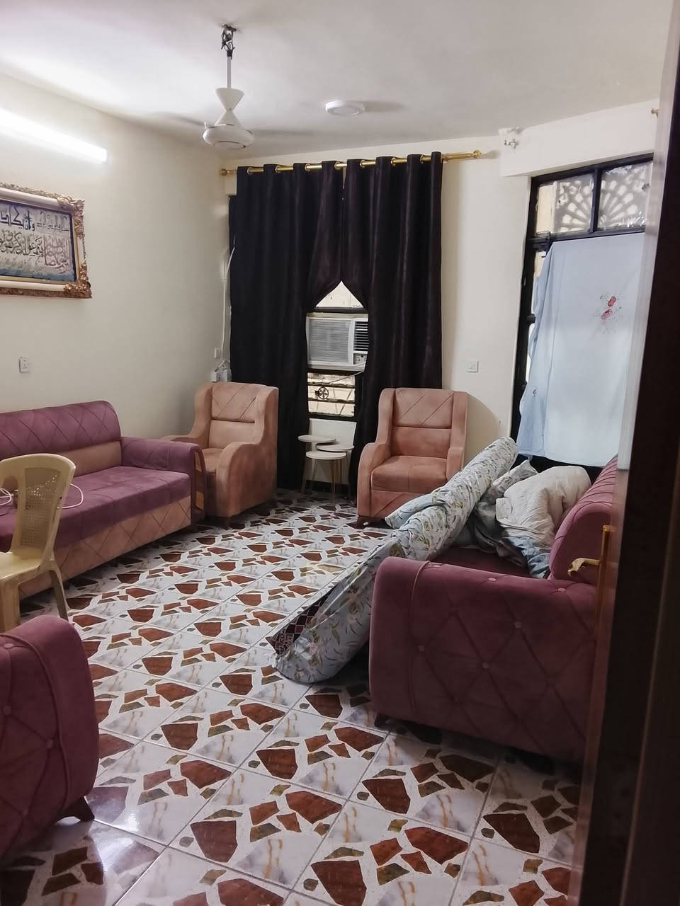 سلام عليكم بيت للبيع في البعيثة العدل اولاول المساحة 113 نزال 16 واجهة 7 ع 10 فيوجد في داخل البيت غرفتين نوم او استقبال او حولي او مطبخ او خدمات صحية؟  وترك على عرض البيت؟  السعر 95$ اوبي مجال الاتصال على الرقم ***********
