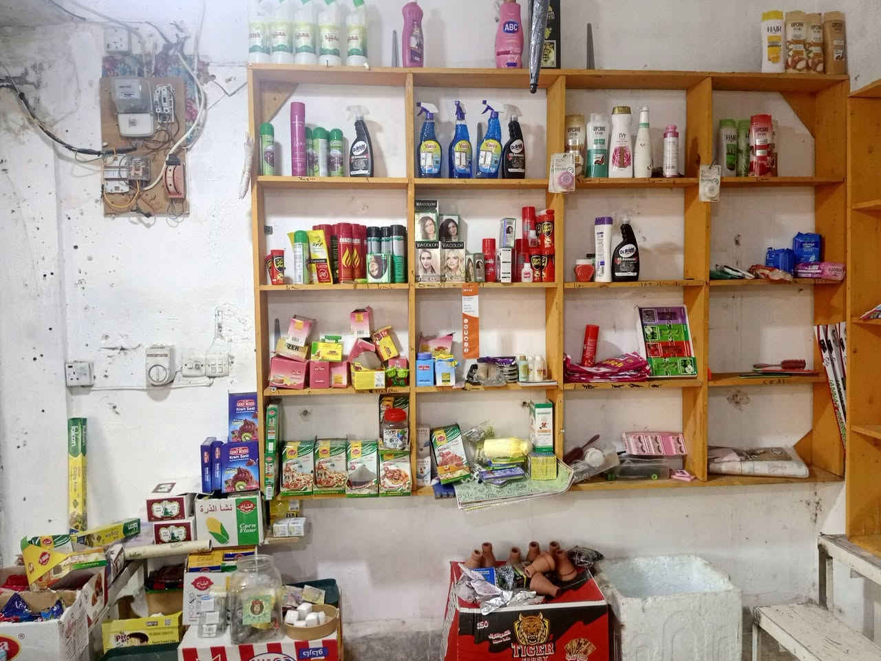 رفوف خشب وحديد البيع مكاني كركوك حي الواسطي يم تكيت عواد ***********
