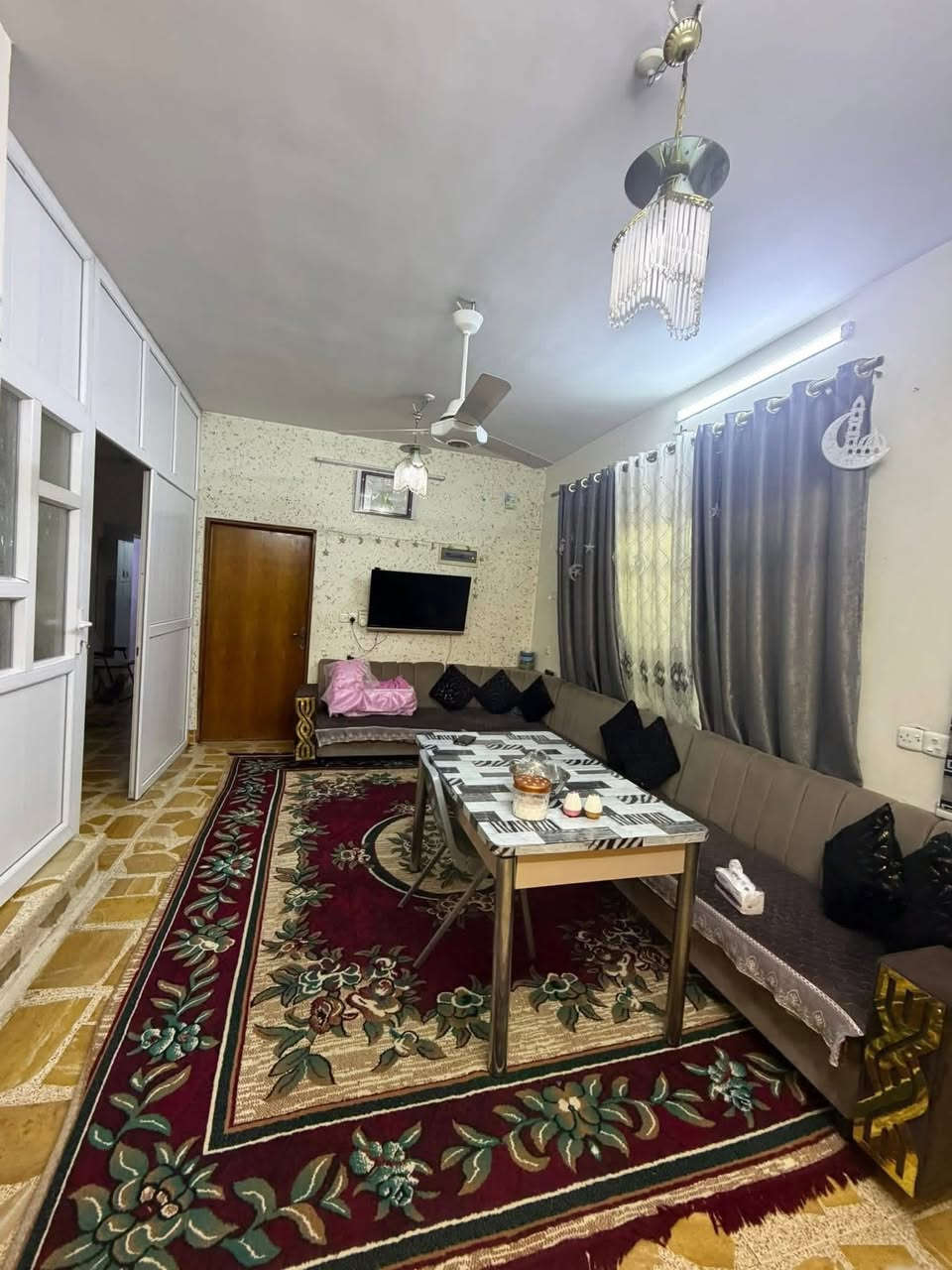 #عروضات_مكتب_قصر_نينوى
✨🏡 – دار ركن للبيع 🏡✨

📍 الموقع: حي الحدباء

📐 مساحة  دار:162متر

📏 واجهة مميزة:10 م

طابق الاول 

غرفة نوم

مطبخ حار 

هول واسع

استقبال راقٍ

خدمات متكاملة

🔹 مواصفات الطابق الثاني:

3 غرف نوم فاخرة 

خدمات متكاملة

ر للاستفسار 

📞 للحجز والاستفسار والمعاينة:

*********** 
***********واتساب 
***********
