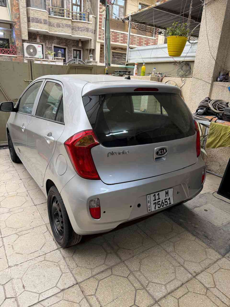 سلام عليكم من رخصت الادمن المحترم 
بيكانتو للبيع مديل ١٤ سياره جاهزه من كلشي 
كير مكينه تبريد تخم تاير محرك ٤سرندر 
بيها صبغ حزام بدون دواخل جارده
رقم جديده تحويل مباشر مكان 
سياره بغداد السعر ٧٠ 
***********
