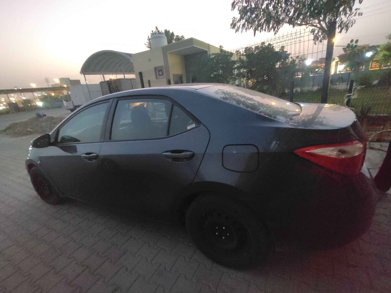 السياره بحالة جيده المكينه و التبريد خير من الله  ما عدا البدي قطعتين صبع و ثنين مبدلهن بلادي رقم أربيل باسمي


**إذا كنت صاحب هذا الإعلان وتريد حذفه لأي سبب، رجاءا أرسل رسالة إلى الدعم الفني**