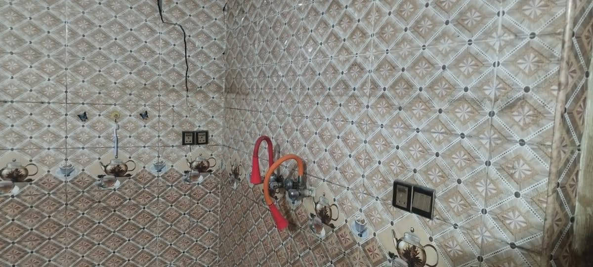 بيت ايجار حي العسكري كف شارع سبيس  يم سوك الايجاره 250 الف 
مساحه 100متر غرفه صاله ستقبال مطبخ***********
