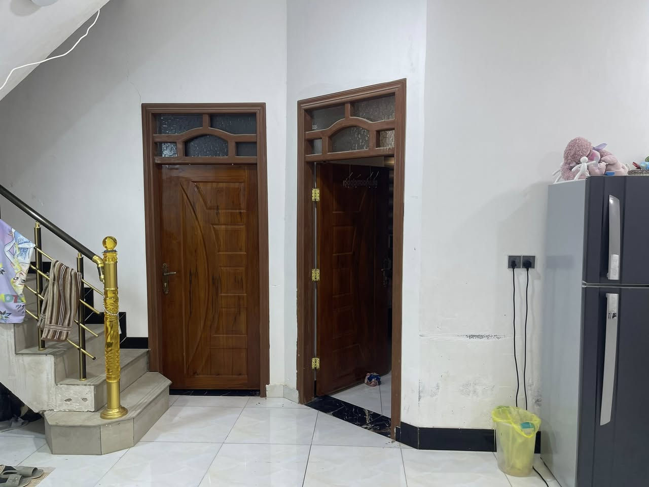 لبيع بيت زراعي

* الموقع: شارع المهندس
* المساحة: 150 م²
* بناء حديث
* يتكون من:
    * غرفتين
    * صالة استقبال
    * مطبخ
    * صحيات داخلية وخارجية
* الخدمات:
    * مجاري
    * ماء
    * كهرباء
* البناء من الطابوق والكونكريت

📞 للاستفسار والاتصال


**إذا كنت صاحب هذا الإعلان وتريد حذفه لأي سبب، رجاءا أرسل رسالة إلى الدعم الفني**