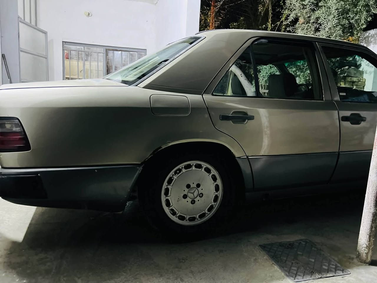 سلام عليكم 
سياره مارسيدس دب مديل 1987رقم انكليزي بغداد سنويه 2028 سياره بسمي ثاني يوم تحويل  تخم تاير جديد مكاني ديالى ناحيه كنعان ال تصال ***********
